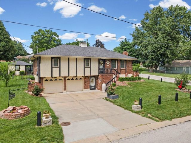 12720 E Silver Lane, Sugar Creek, MO 64050