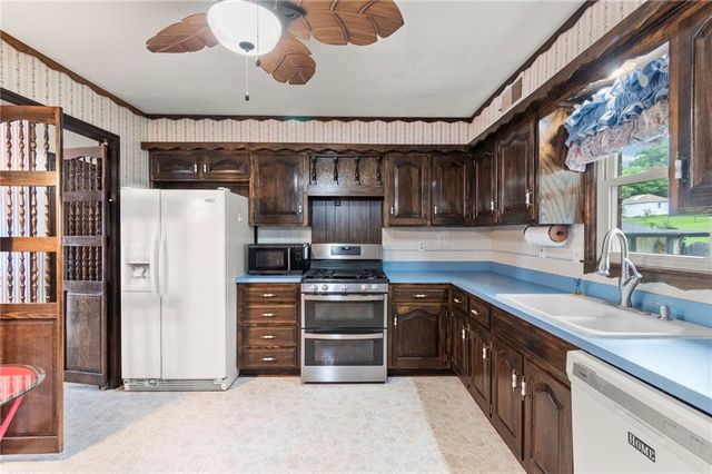 12720 E Silver Lane, Sugar Creek, MO 64050