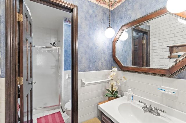 12720 E Silver Lane, Sugar Creek, MO 64050