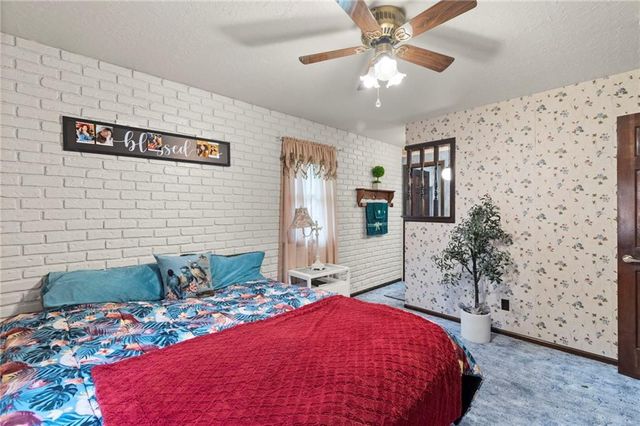 12720 E Silver Lane, Sugar Creek, MO 64050