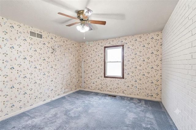 12720 E Silver Lane, Sugar Creek, MO 64050