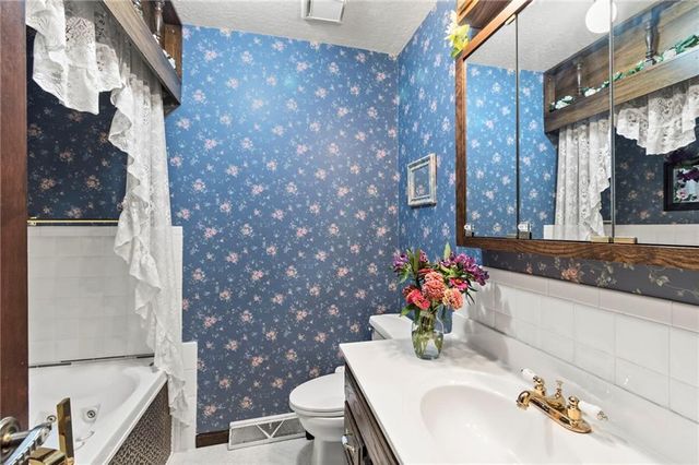 12720 E Silver Lane, Sugar Creek, MO 64050