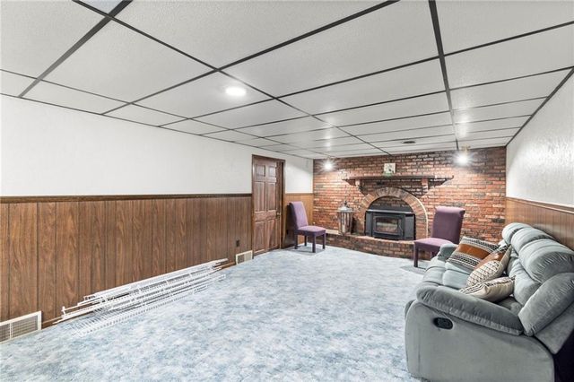 12720 E Silver Lane, Sugar Creek, MO 64050