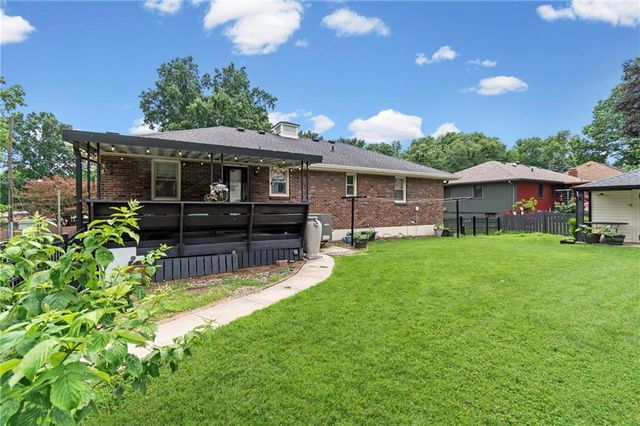 12720 E Silver Lane, Sugar Creek, MO 64050