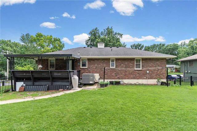 12720 E Silver Lane, Sugar Creek, MO 64050
