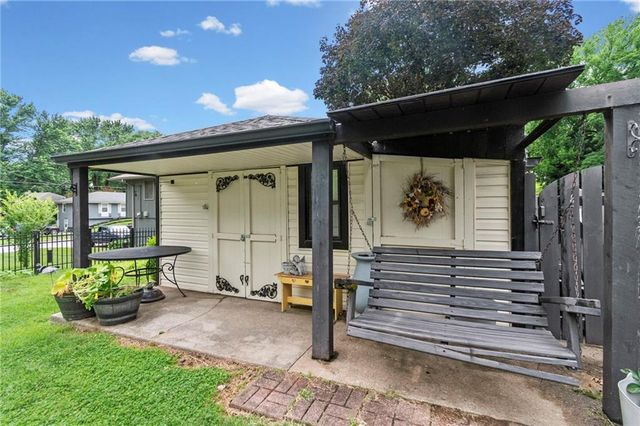 12720 E Silver Lane, Sugar Creek, MO 64050