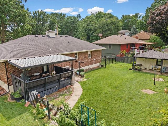 12720 E Silver Lane, Sugar Creek, MO 64050