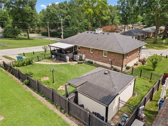 12720 E Silver Lane, Sugar Creek, MO 64050