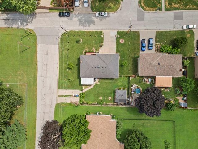 12720 E Silver Lane, Sugar Creek, MO 64050