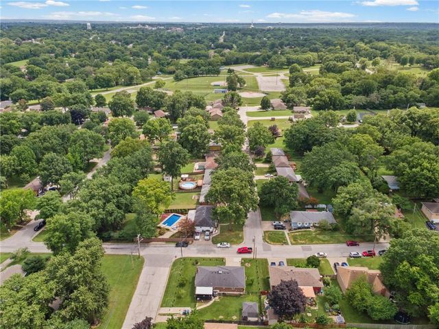 12720 E Silver Lane, Sugar Creek, MO 64050