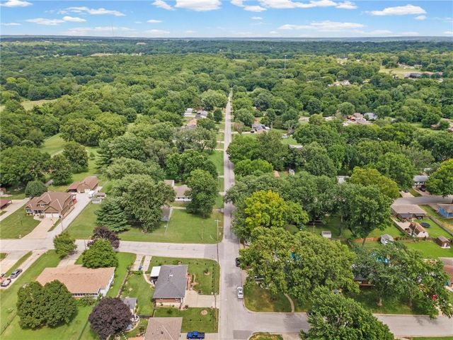12720 E Silver Lane, Sugar Creek, MO 64050