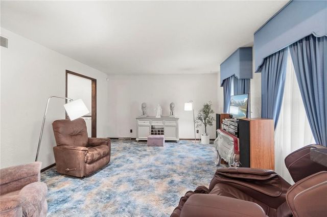 12720 E Silver Lane, Sugar Creek, MO 64050