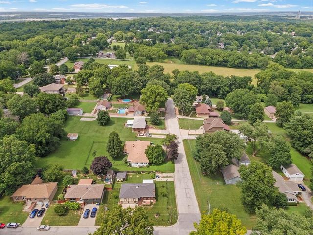 12720 E Silver Lane, Sugar Creek, MO 64050