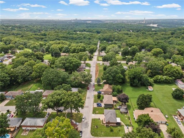 12720 E Silver Lane, Sugar Creek, MO 64050