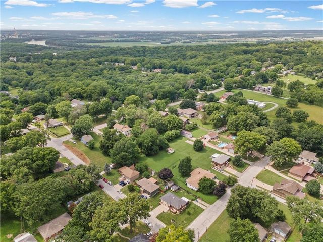 12720 E Silver Lane, Sugar Creek, MO 64050