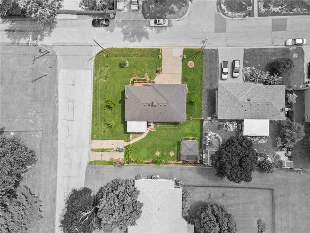 12720 E Silver Lane, Sugar Creek, MO 64050