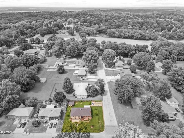 12720 E Silver Lane, Sugar Creek, MO 64050