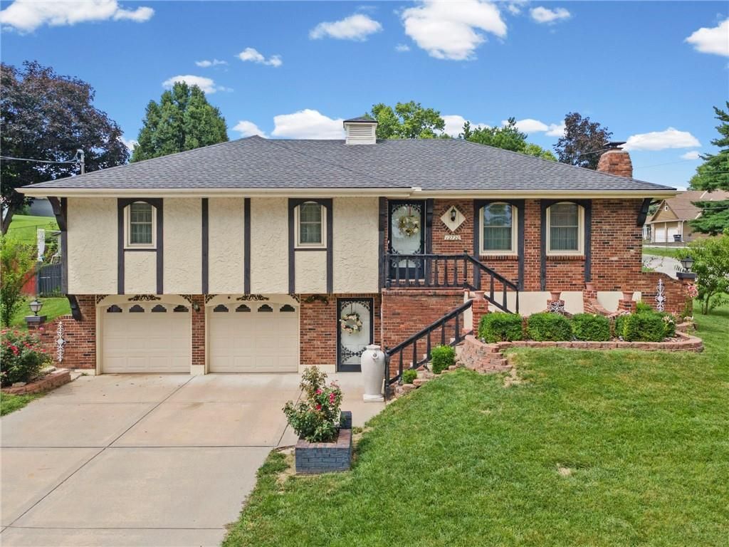 12720 E Silver Lane, Sugar Creek, MO 64050