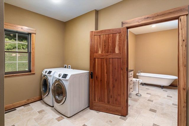 E5706 Park Road, Westby, WI 54667