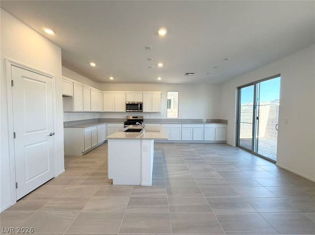 5934 Night Hawk Hill Street, Las Vegas, NV 89113
