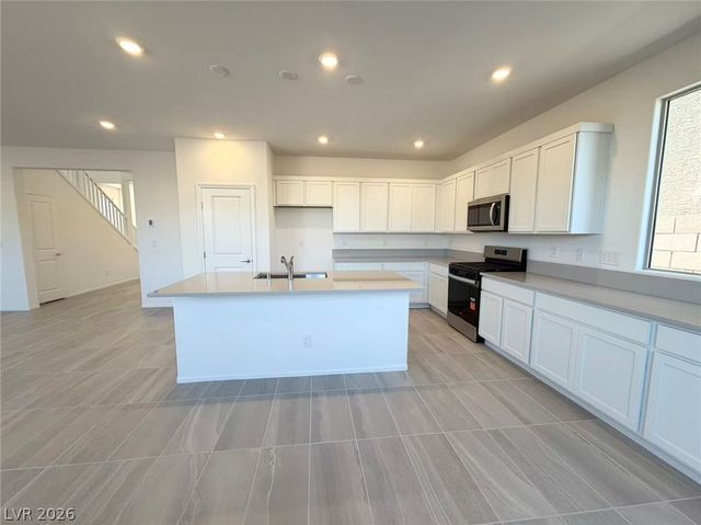 5934 Night Hawk Hill Street, Las Vegas, NV 89113