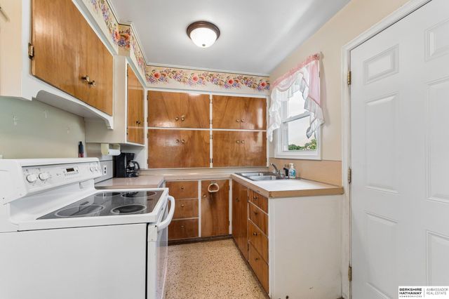 6630 Evans Street, Omaha, NE 68104