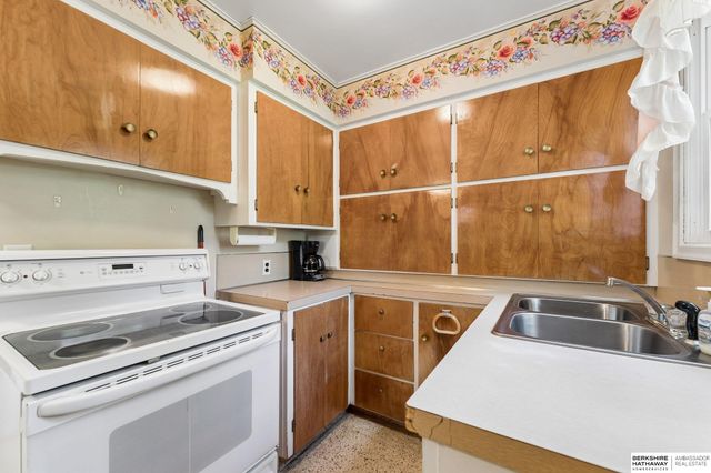 6630 Evans Street, Omaha, NE 68104