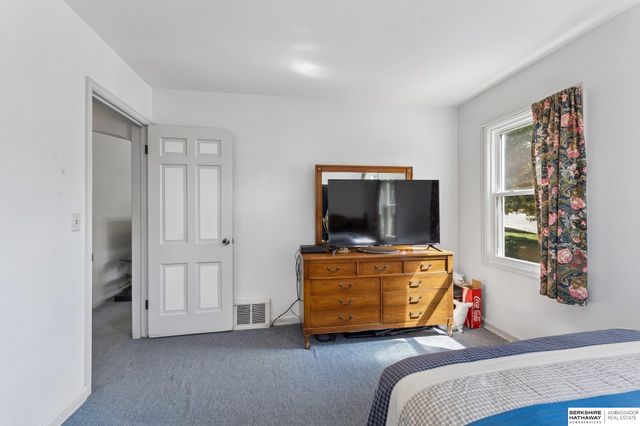 6630 Evans Street, Omaha, NE 68104