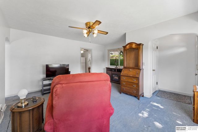 6630 Evans Street, Omaha, NE 68104