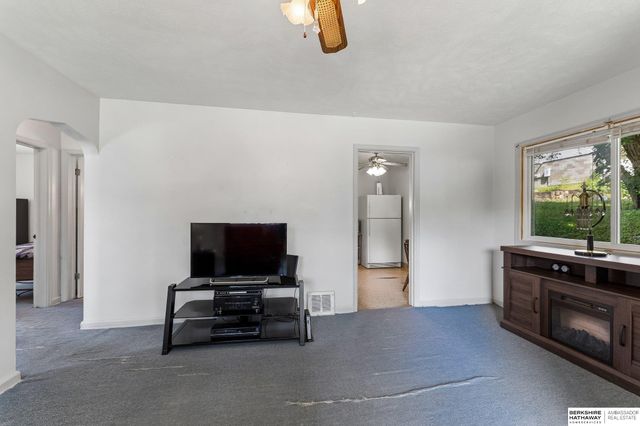 6630 Evans Street, Omaha, NE 68104
