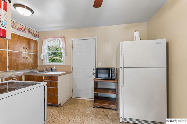 6630 Evans Street, Omaha, NE 68104