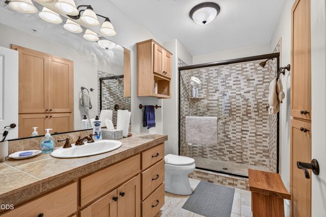 608 Fair Oaks Court, Ashland, OR 97520