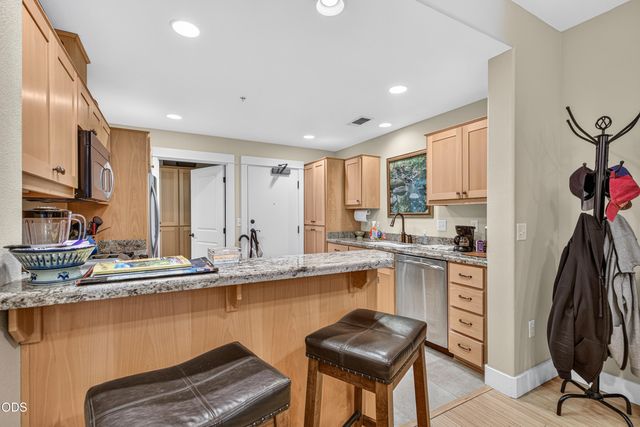608 Fair Oaks Court, Ashland, OR 97520