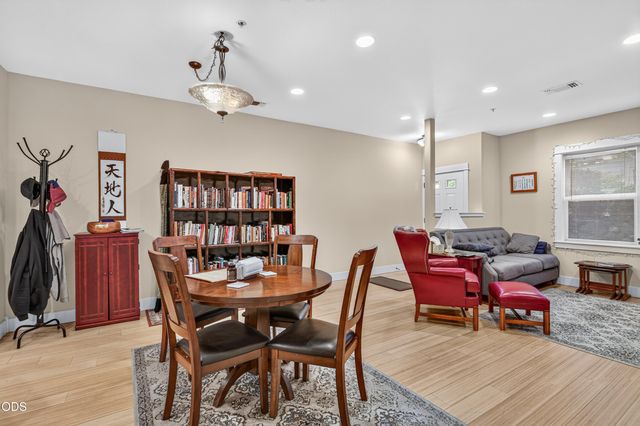 608 Fair Oaks Court, Ashland, OR 97520