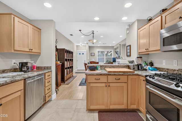 608 Fair Oaks Court, Ashland, OR 97520