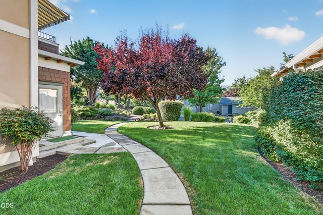 608 Fair Oaks Court, Ashland, OR 97520