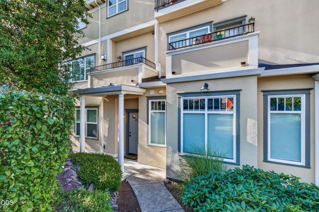 608 Fair Oaks Court, Ashland, OR 97520