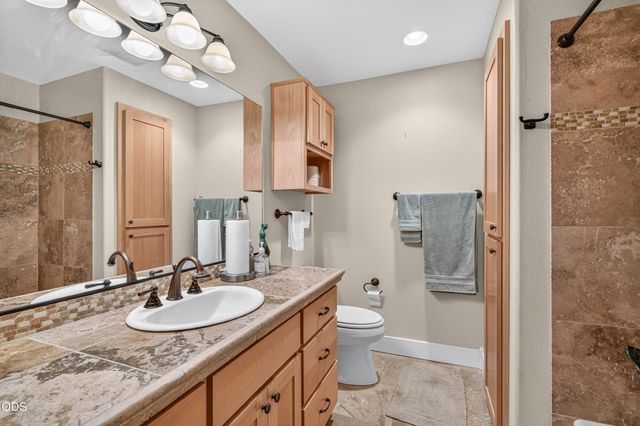 608 Fair Oaks Court, Ashland, OR 97520