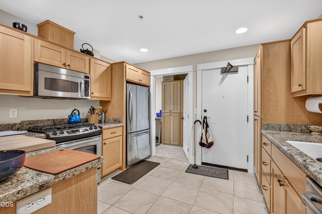 608 Fair Oaks Court, Ashland, OR 97520