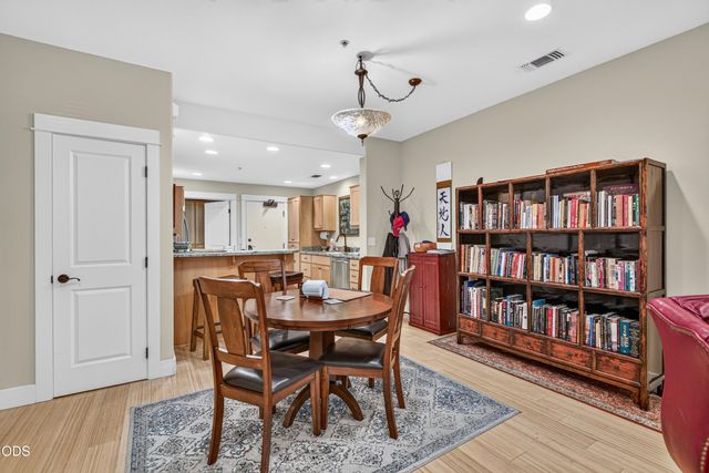 608 Fair Oaks Court, Ashland, OR 97520