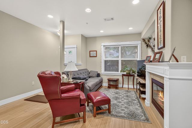 608 Fair Oaks Court, Ashland, OR 97520