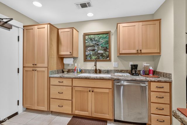 608 Fair Oaks Court, Ashland, OR 97520