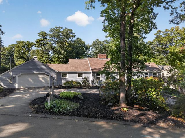 27 W Adelaide Avenue, Nashua, NH 03064
