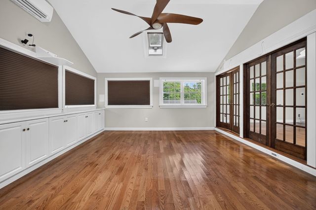 27 W Adelaide Avenue, Nashua, NH 03064