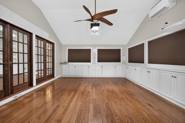 27 W Adelaide Avenue, Nashua, NH 03064