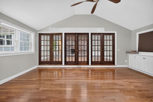 27 W Adelaide Avenue, Nashua, NH 03064