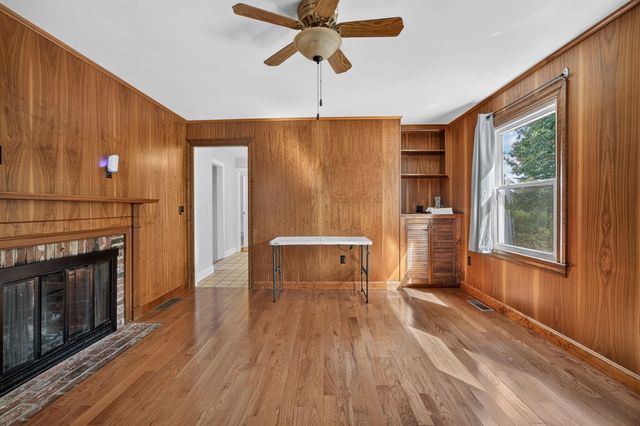 27 W Adelaide Avenue, Nashua, NH 03064