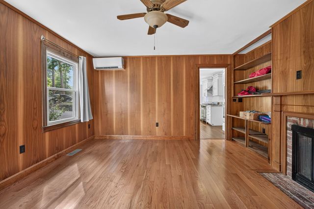 27 W Adelaide Avenue, Nashua, NH 03064