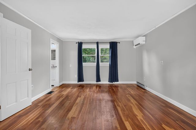 27 W Adelaide Avenue, Nashua, NH 03064
