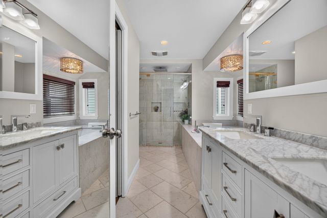27 W Adelaide Avenue, Nashua, NH 03064